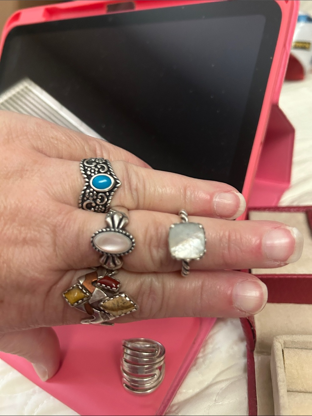 Pandora Silver Ring with White Mother-of-Pearl Cushion Stone - Picture 3 of 3